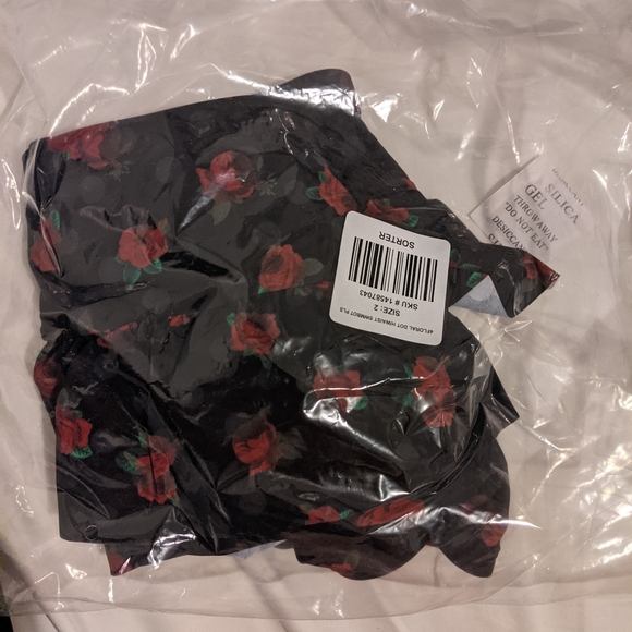 ⚡⚡🆕 HOT TOPIC Swim Bottom NWT Peplum - Picture 3 of 3